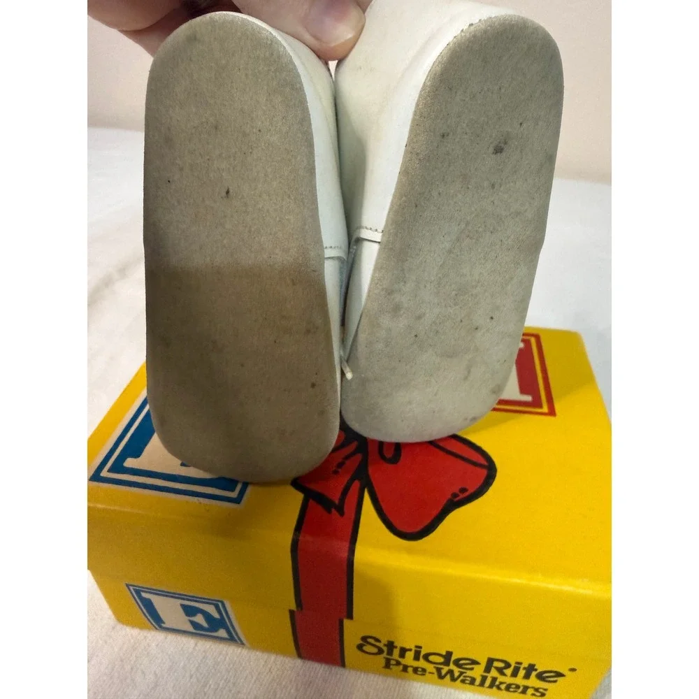Vintage Stride Rite Pre-Walkers White Leather Crib Shoes with Bells Size 2‎ Box